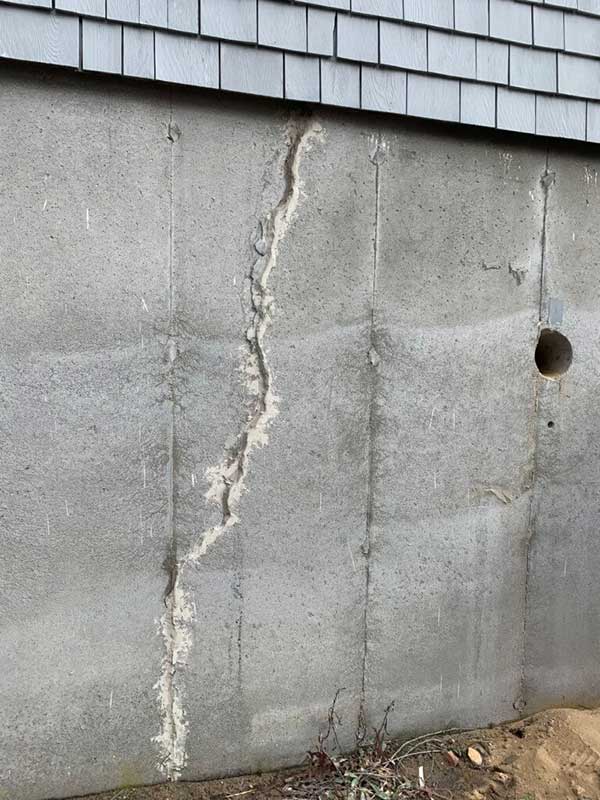 vertical crack in foundation that runs all the way to the ground